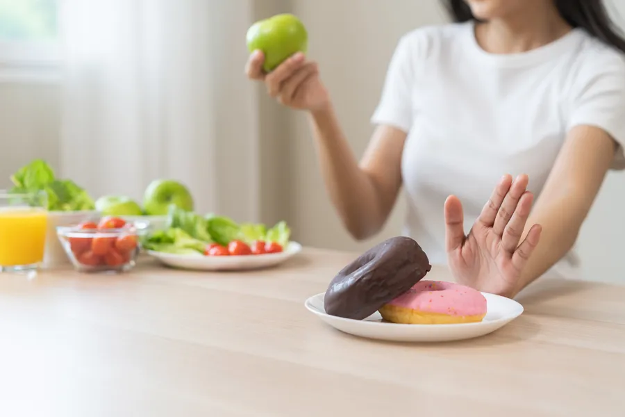 果物、お菓子、炭水化物…糖質はどれくらい摂るべき？