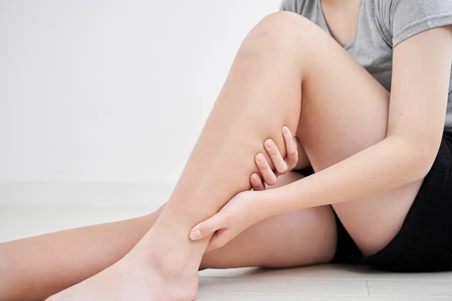 【むくみで太る！？】つらいむくみの原因と改善方法