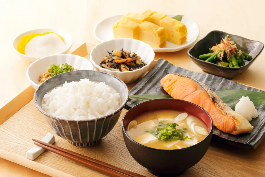 ニキビの原因は身体の内側からも！食事を見直そう
