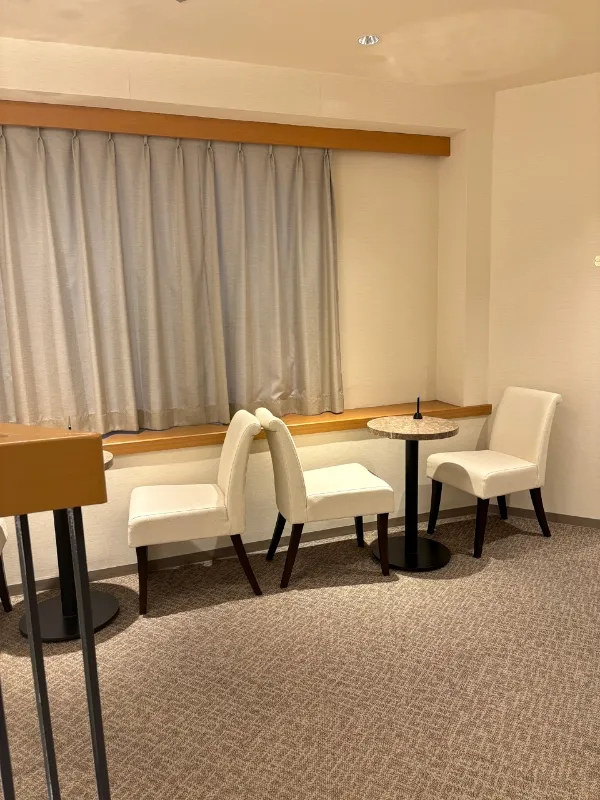 新宿新南口店　スライド画像　02