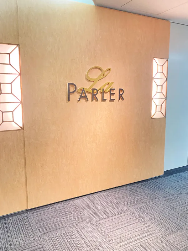 梅田本店　スライド画像　01